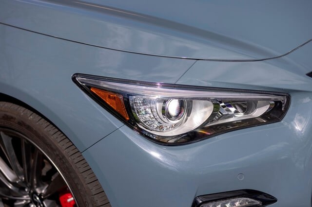 Infiniti-Q50-2022-den-pha