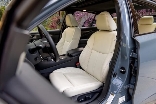 Infiniti-Q50-2022-ghe-khoang-lai