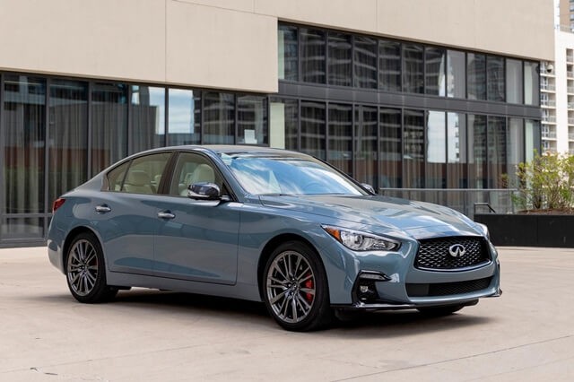 Infiniti-Q50-2022-suon-xe