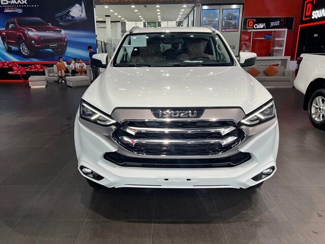 Isuzu-Mu-X-2023-dau-xe