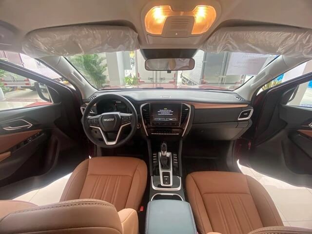 Isuzu-Mu-X-khoang-lai
