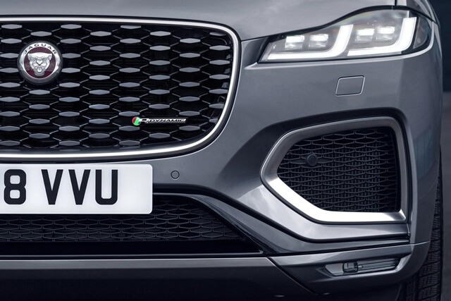 Jaguar-F-Pace-can-canh-luoi-tan-nhiet