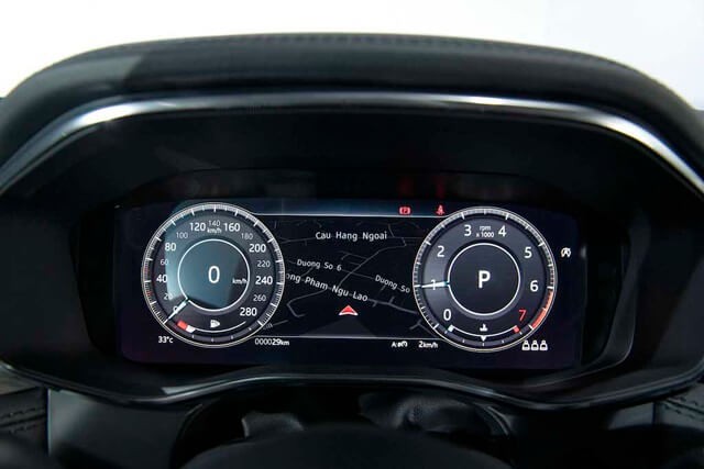 Jaguar-F-Pace-man-hinh-ky-thuat-so