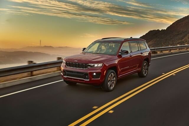 Jeep-Grand-Cherokee-L-van-hanh