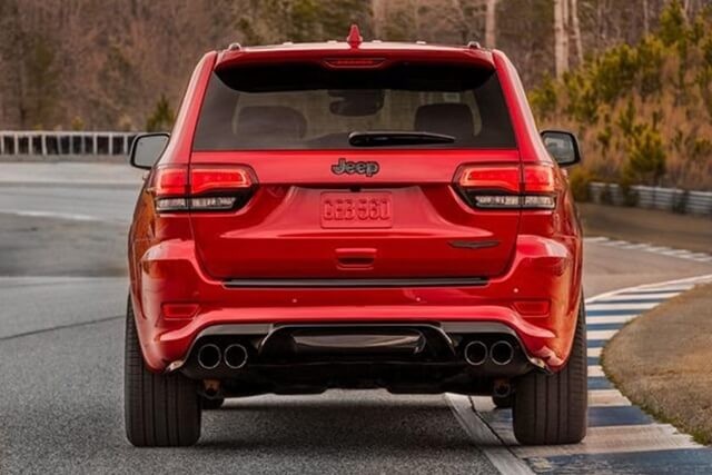 Jeep-Grand-Cherokee-SRT-duoi-xe