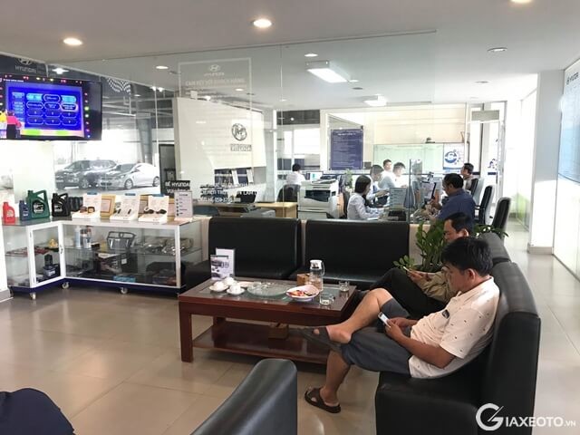 Khu-vuc-phong-cho-khach-hang-hyundai-gia-lai