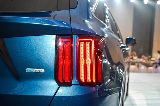 Kia-Sorento-Hybrid-den-hau