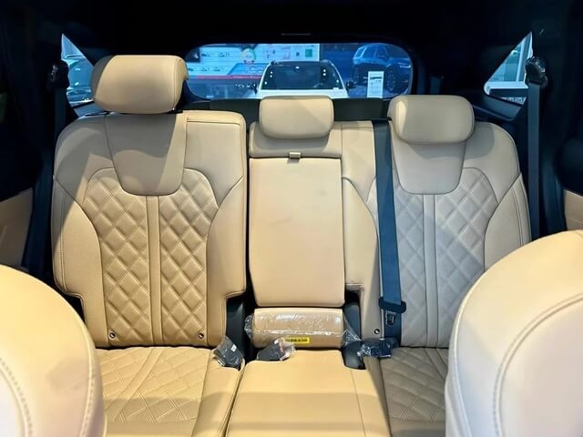 Kia-Sorento-Signature-facelift-moi-khoang-hanh-khach-mau-be