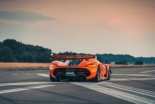 Koenigsegg-Jesko-duoi-xe