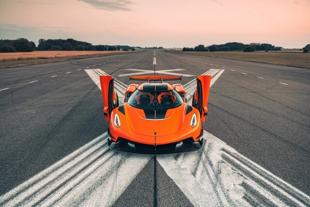 Koenigsegg-Jesko-ngoai-that