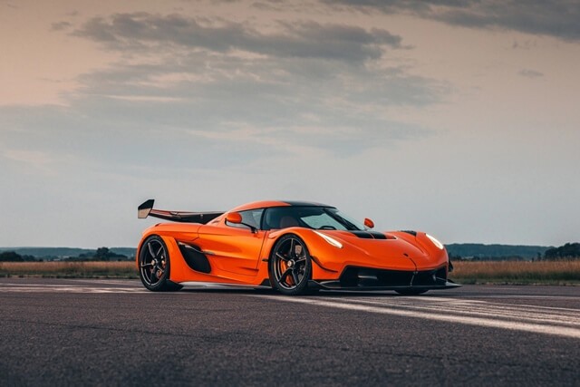 Koenigsegg-Jesko-suon-va-than-xe
