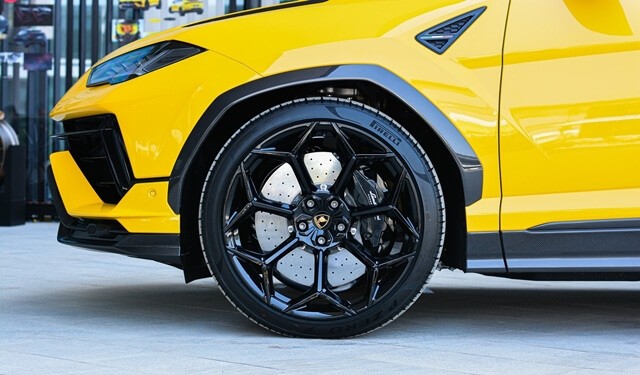 Lamborghini-Urus-Performante-hong-xe