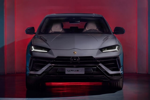 Lamborghini-Urus-S-than-xe