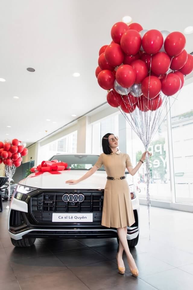 Le-Quyen-mua-xe-Audi-Q8