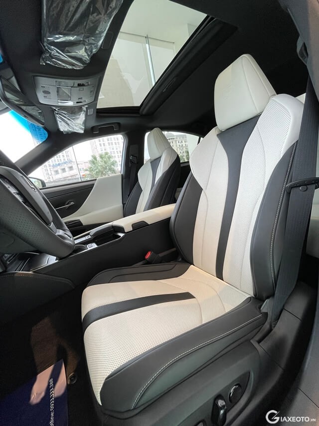 Lexus-ES250-F-Sport-cua-so-troi