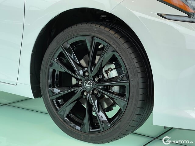 Lexus-ES250-F-Sport-la-zang