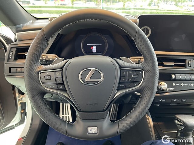 Lexus-ES250-F-Sport-thiet-ke-vo-lang