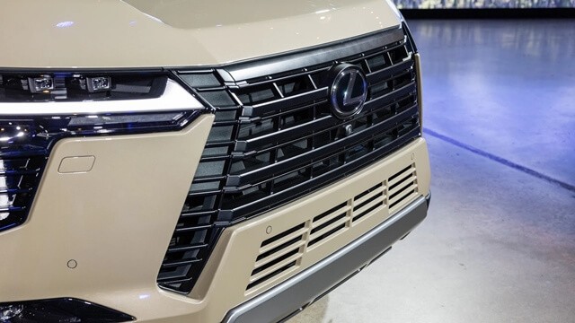 Lexus-GX550-luoi-tan-nhiet