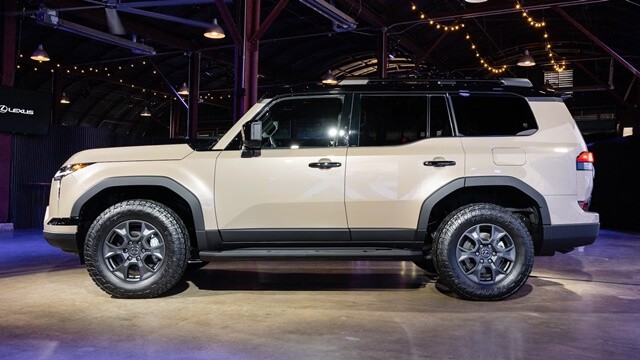 Lexus-GX550-than-xe.