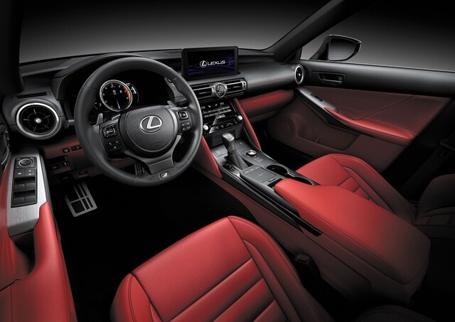 Lexus-IS300-F-Sport-khoang-lai