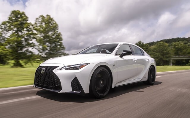 Lexus-IS300-F-Sport-suon-xe