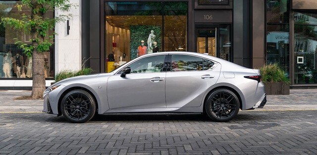 Lexus-IS300-F-Sport-than-xe
