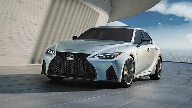 Lexus-IS300-F-Sport-van-hanh