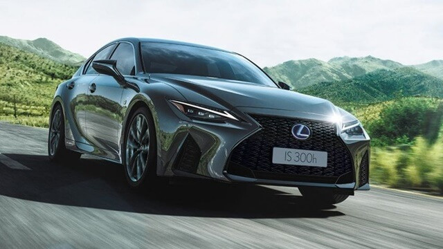 Lexus-IS300h-2025-co-gi-moi