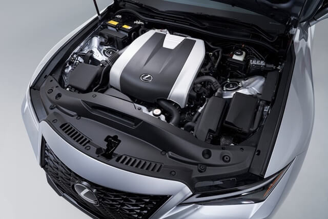 Lexus-IS300h-2025-dong-co