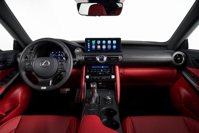 Lexus-IS300h-cabin