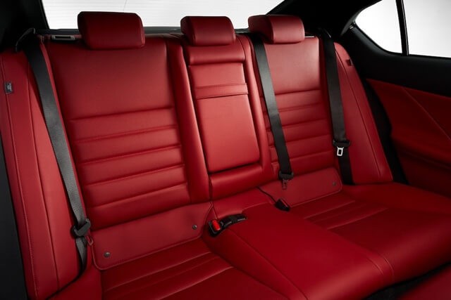 Lexus-IS300h-ghe-sau