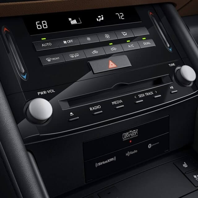 Lexus-IS300h-trung-tam-dieu-khien.