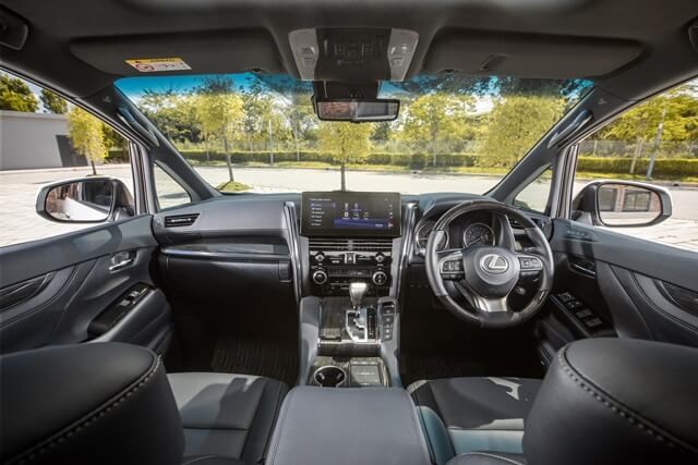 Lexus-LM350-khoang-lai