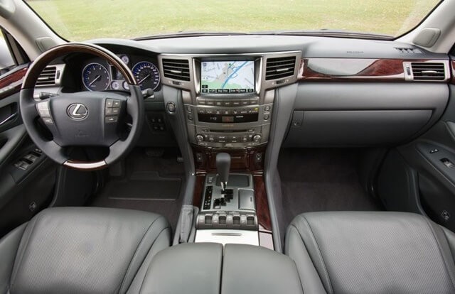 Lexus-LX570-2011-noi-that