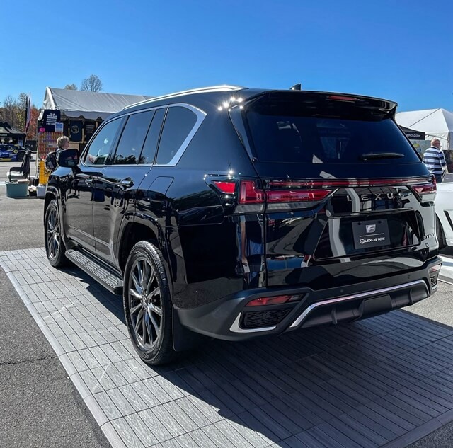 Chi tiết Lexus LX600 FSport kèm giá bán (05/2024)
