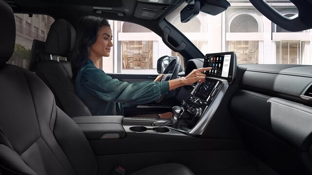 Lexus-LX600-F-Sport-khoang-lai