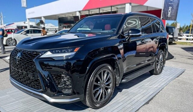 Lexus-LX600-F-Sport-suon-xe