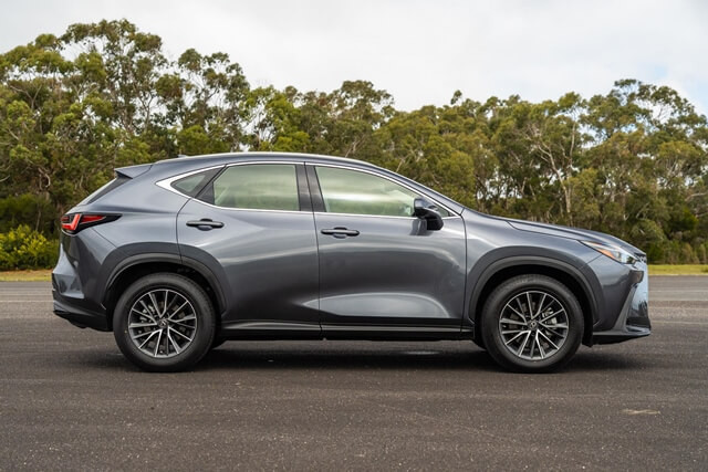Lexus-NX-250-than-xe