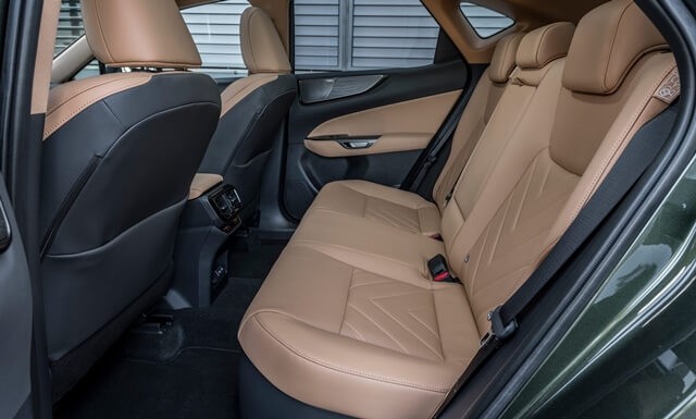 Lexus-NX350h-khoang-hanh-khach