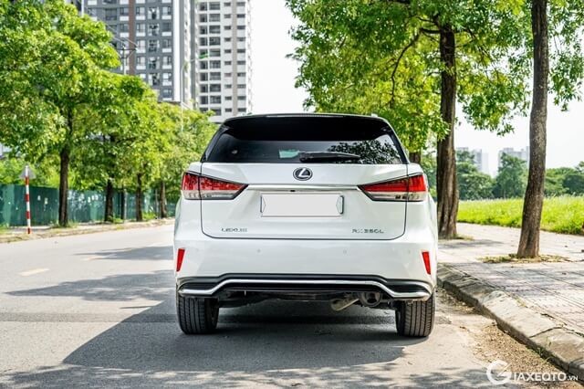 Lexus-RX350L-2021-duoi-xe