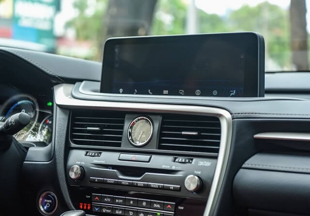 Lexus-RX450h-F-Sport-man-hinh-giai-tri