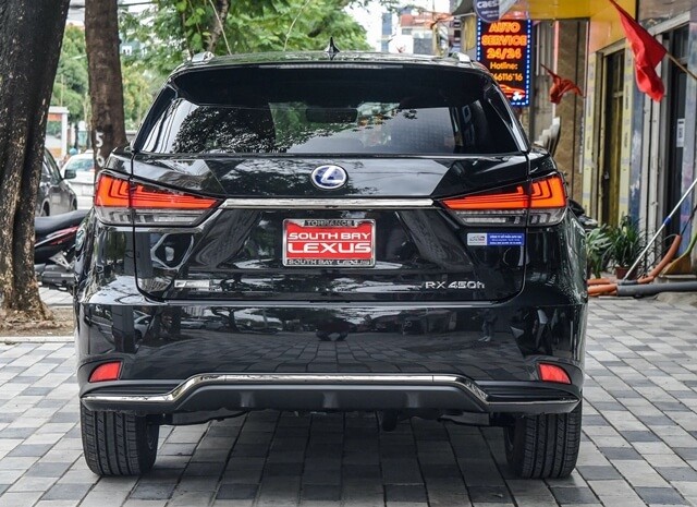 Lexus-RX450h-F-Sport-phan-duoi-xe