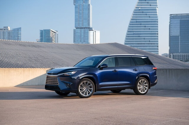 Lexus-TX-gia-xe