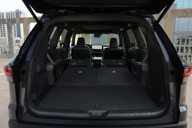 Lexus-TX-khoang-hanh-ly-khi-gap-2-hang-ghe