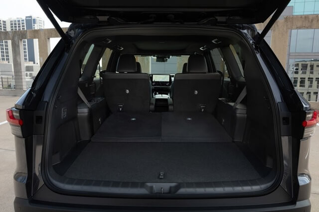 Lexus-TX-khoang-hanh-ly-khi-gap-hang-ghe-thu-3