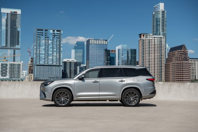 Lexus-TX-than-xe