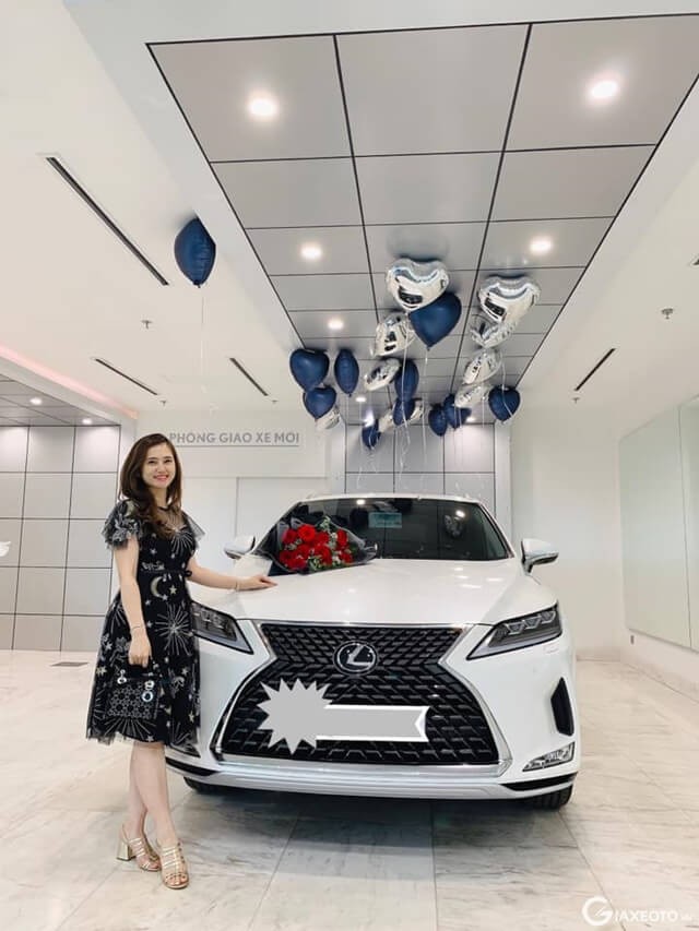 Lexus-Thang-Long-giao-xe-moi-cho-khach-hang