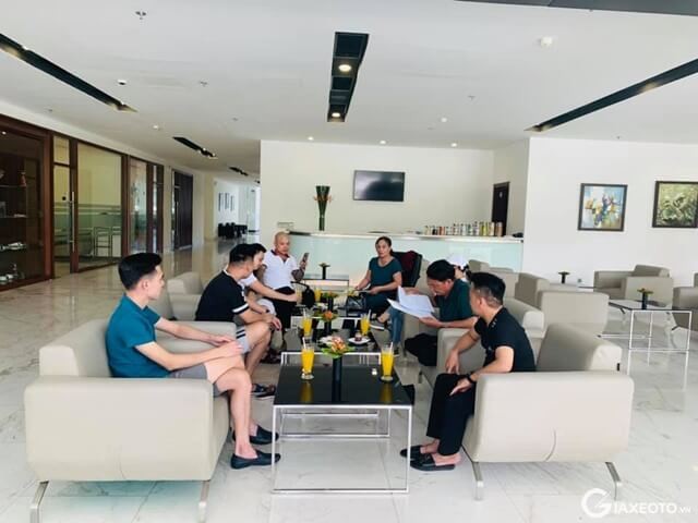 Lexus-Thang-Long-khu-vuc-phong-cho-khach-hang