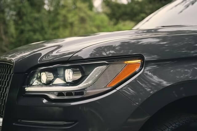 Lincoln-Navigator-Black-Label-den-pha