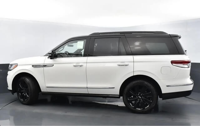 Lincoln-Navigator-Black-Label-phan-than-xe